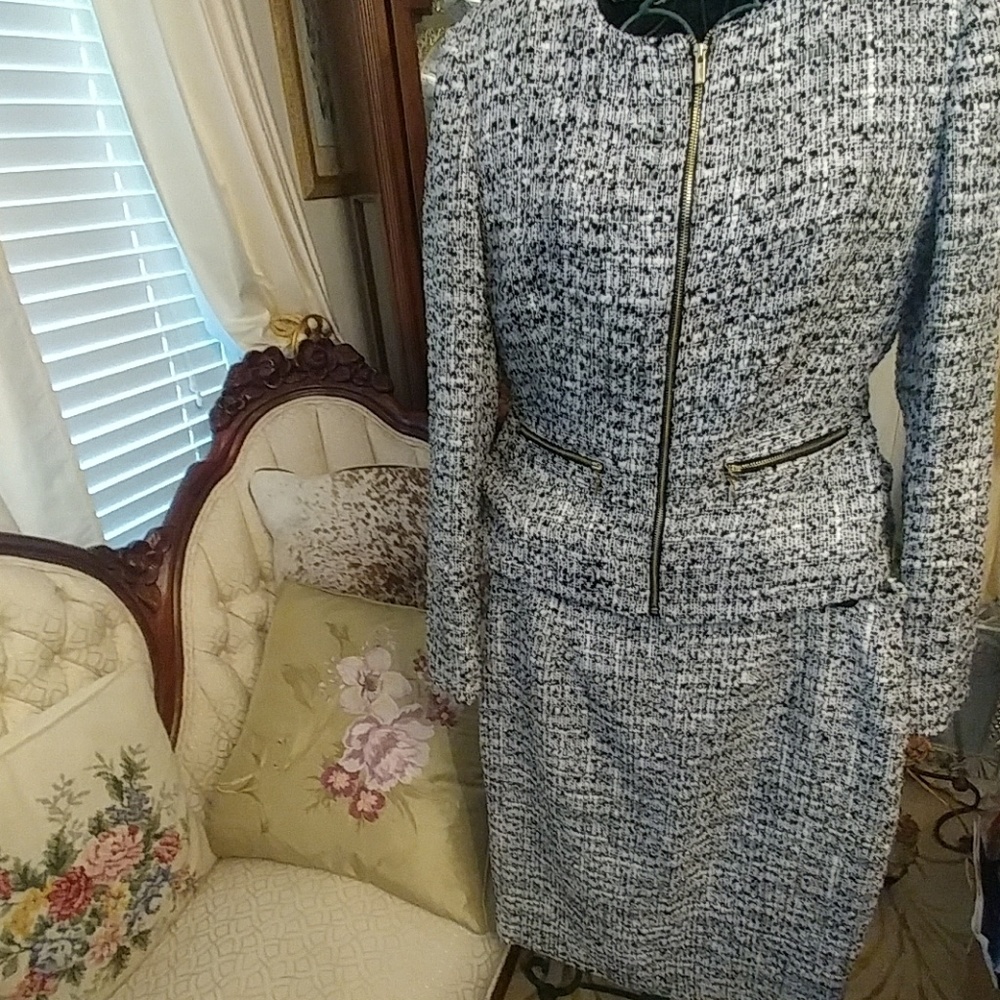 BEAUTIFUL Lady 2pc Black and White Suit